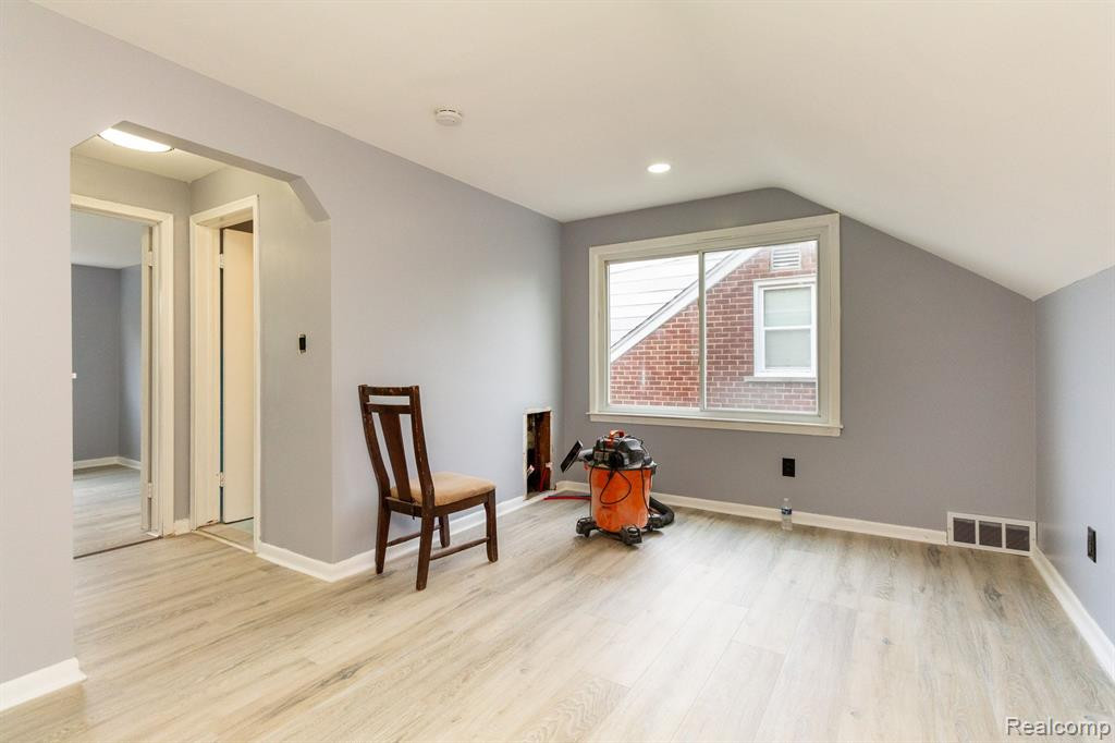 8614 HARDING, Center Line, MI 48015 — Photo 19