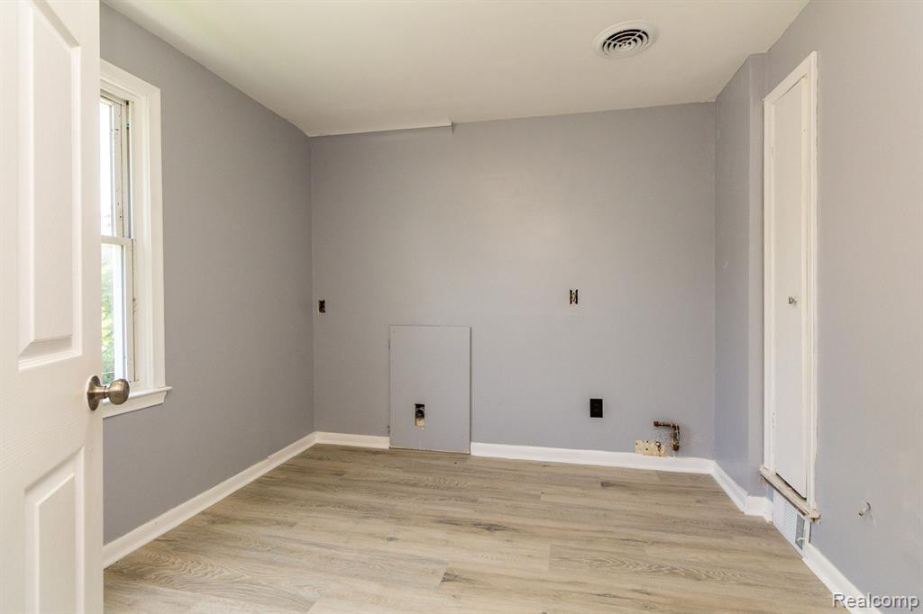 8614 HARDING, Center Line, MI 48015 — Photo 23