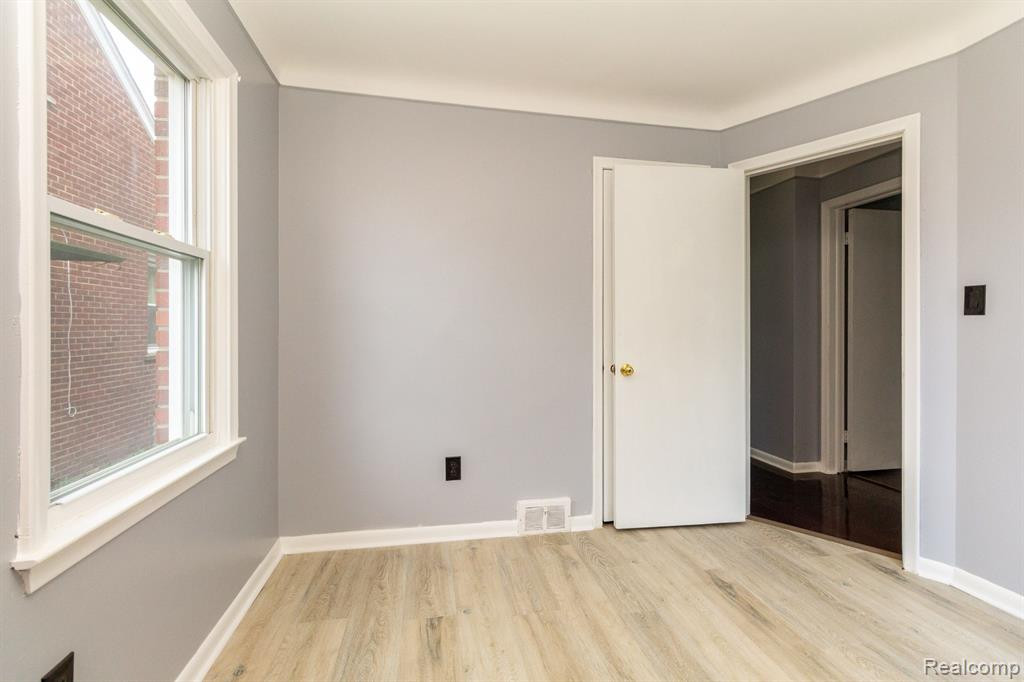 8614 HARDING, Center Line, MI 48015 — Photo 32