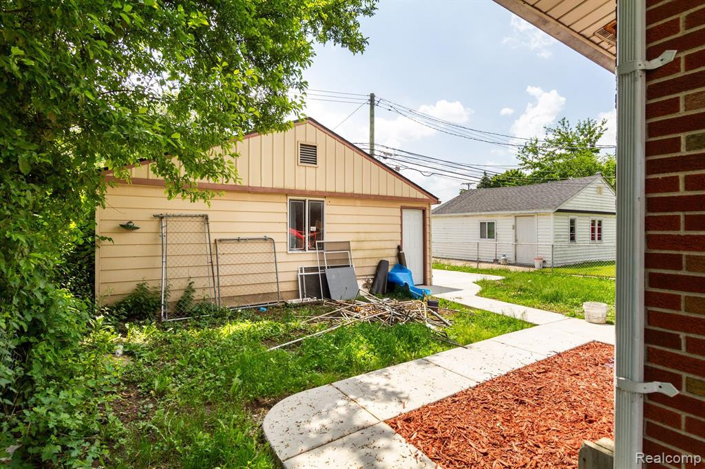 8614 HARDING, Center Line, MI 48015 — Photo 40
