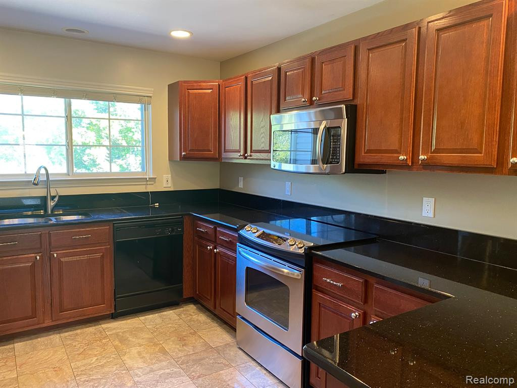 683 RIVER PARK VILLAGE Boulevard, Northville, MI 48167 — Photo 3