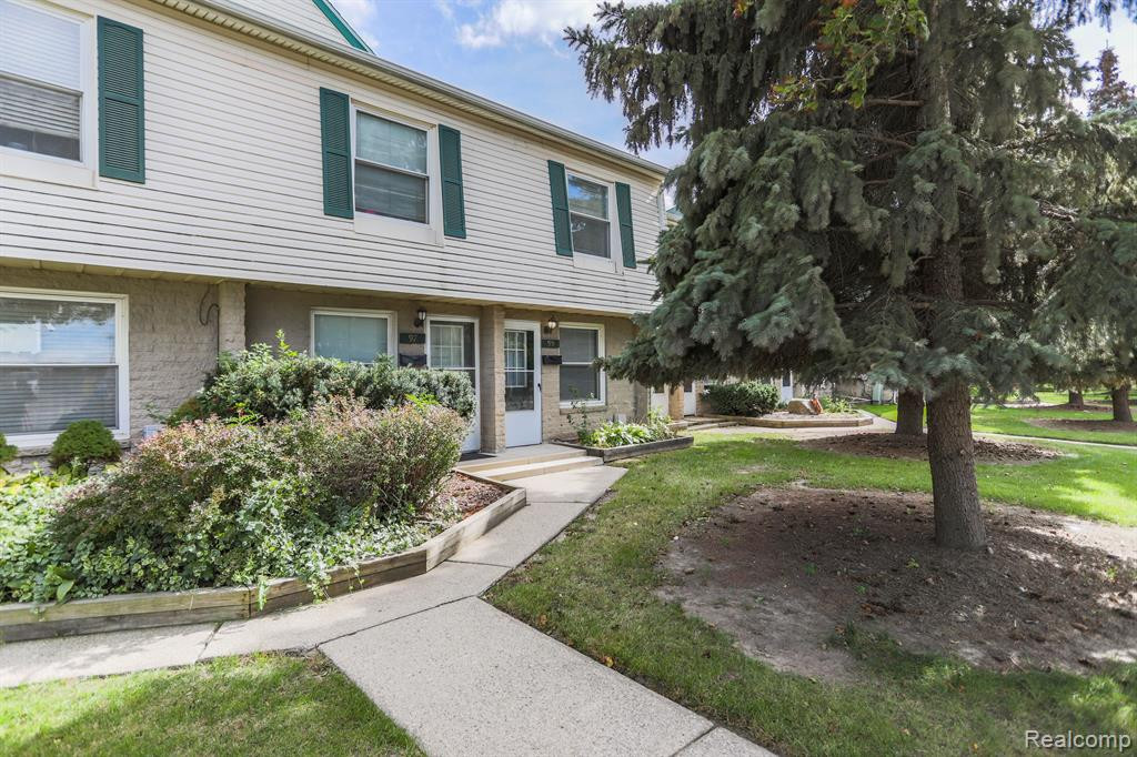 99 FLORAL Avenue, Mount Clemens, MI 48043 — Photo 4
