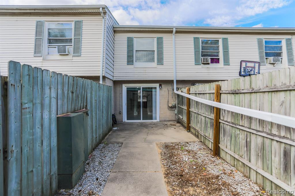 99 FLORAL Avenue, Mount Clemens, MI 48043 — Photo 7