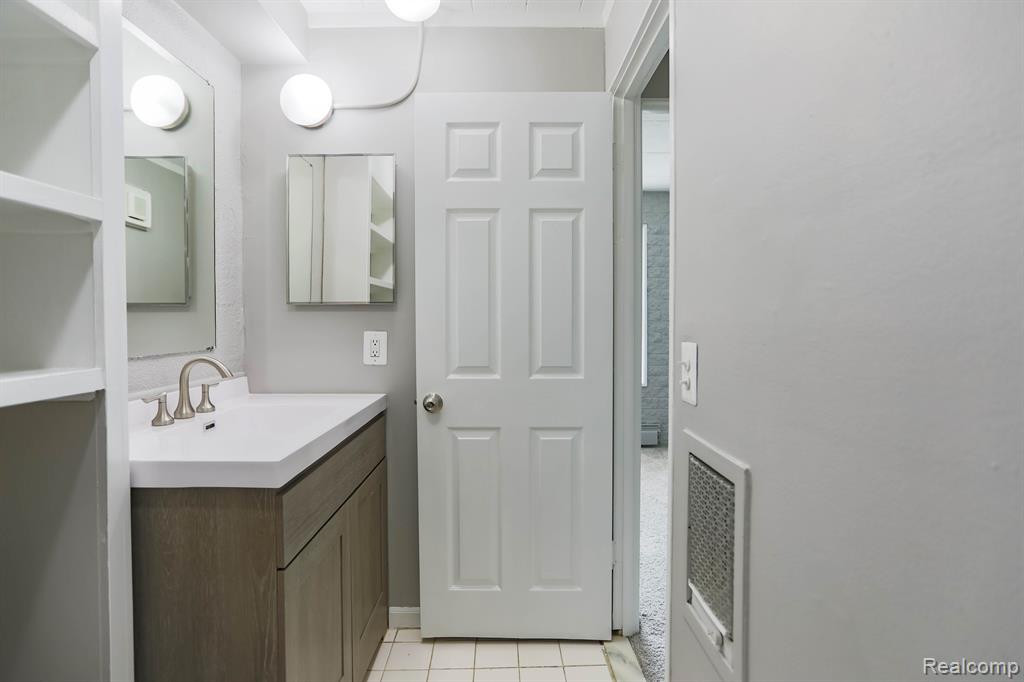 99 FLORAL Avenue, Mount Clemens, MI 48043 — Photo 26