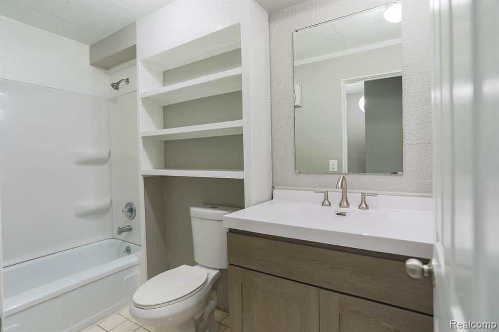 99 FLORAL Avenue, Mount Clemens, MI 48043 — Photo 28