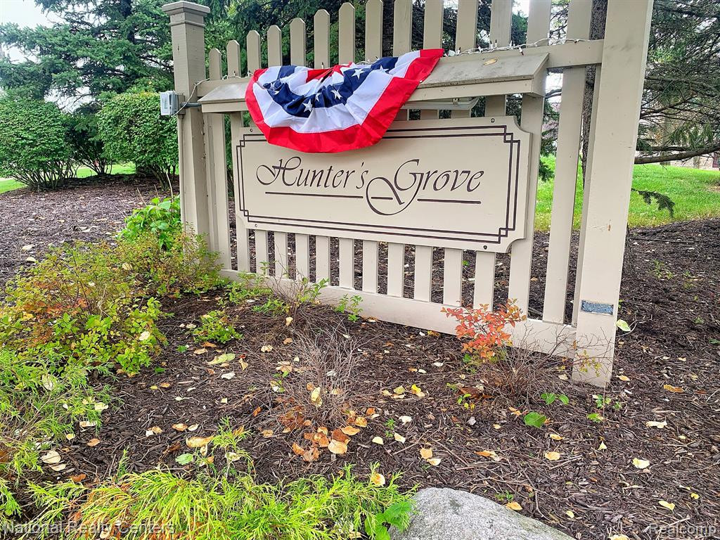 4441 HUNTERS Circle E, Canton, MI 48188 — Photo 4