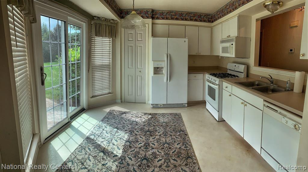 4441 HUNTERS Circle E, Canton, MI 48188 — Photo 5