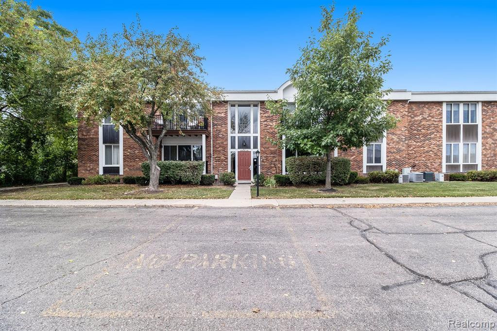 29543 BOBRICH Street, Livonia, MI 48152 — front exterior