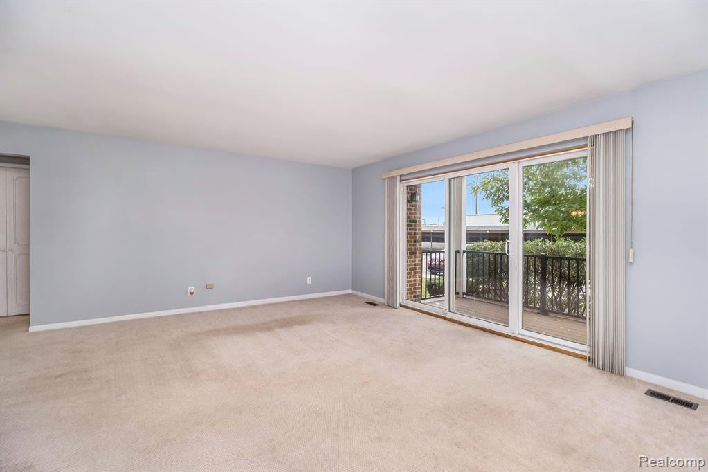 29543 BOBRICH Street, Livonia, MI 48152 — Photo 4