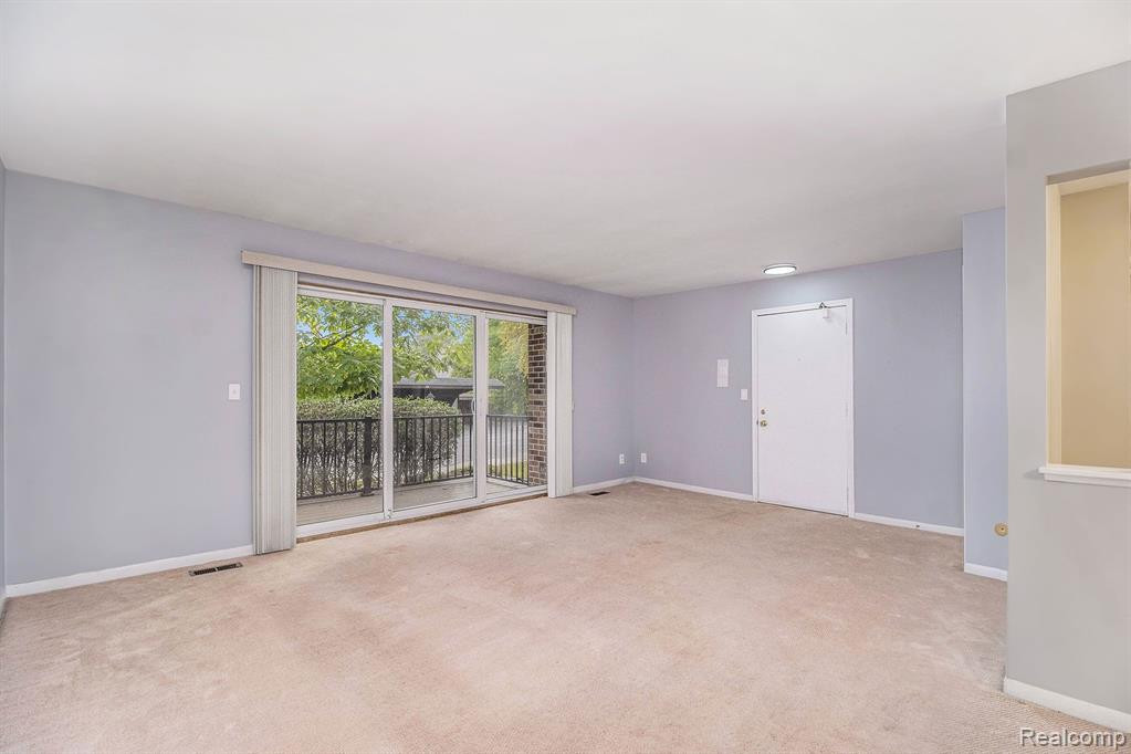 29543 BOBRICH Street, Livonia, MI 48152 — Photo 6