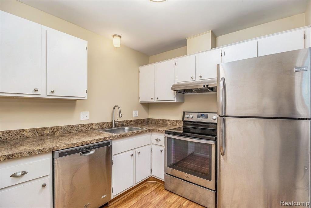29543 BOBRICH Street, Livonia, MI 48152 — Photo 9