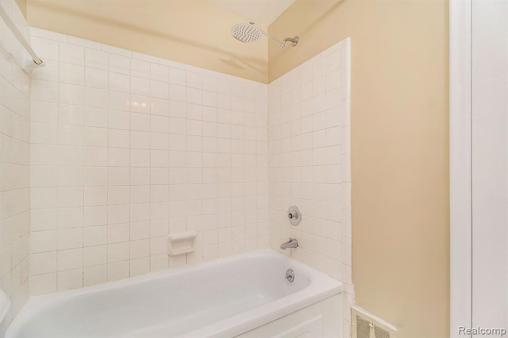 29543 BOBRICH Street, Livonia, MI 48152 — Photo 12
