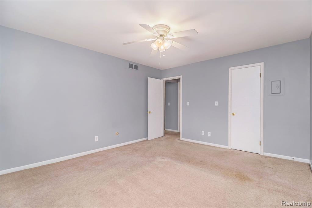 29543 BOBRICH Street, Livonia, MI 48152 — Photo 15