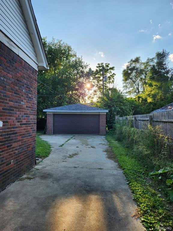 6491 RUTLAND Street, Detroit, MI 48228 — Photo 2