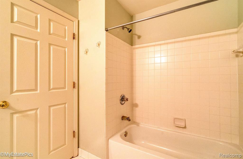 16873 CARRIAGE Way, Northville, MI 48168 — Photo 8