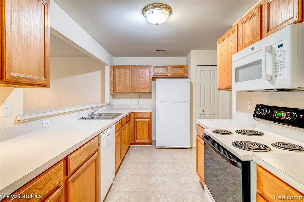 16873 CARRIAGE Way, Northville, MI 48168 — Photo 17