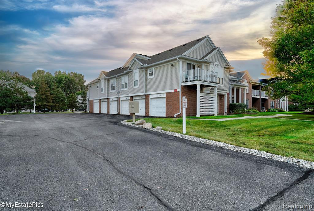 16873 CARRIAGE Way, Northville, MI 48168 — Photo 28