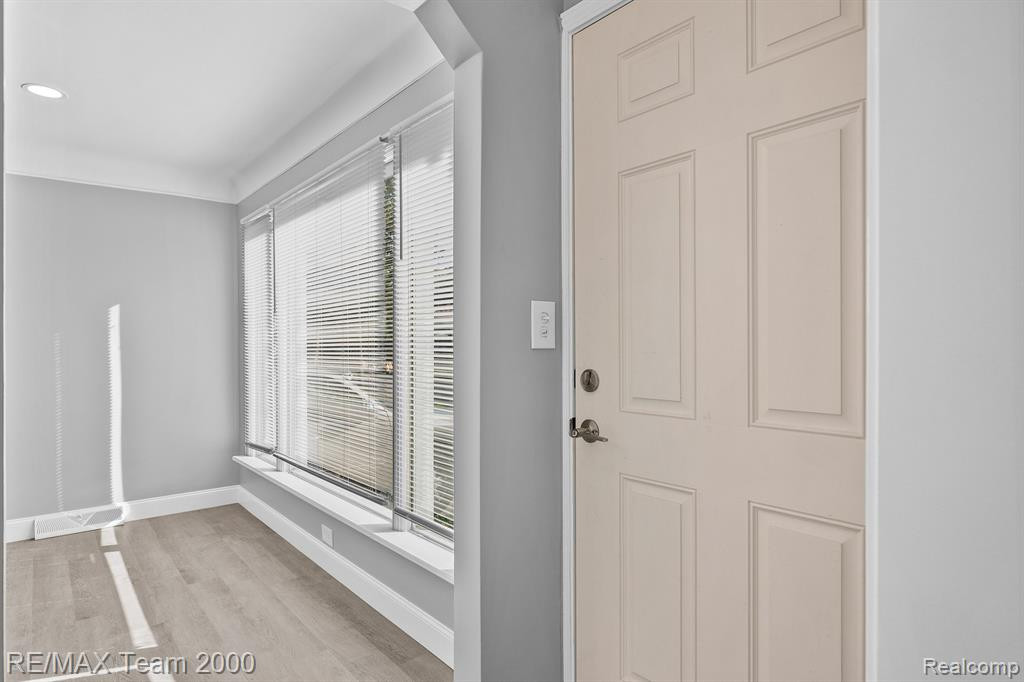 7301 FIELDING Street, Detroit, MI 48228 — Photo 4