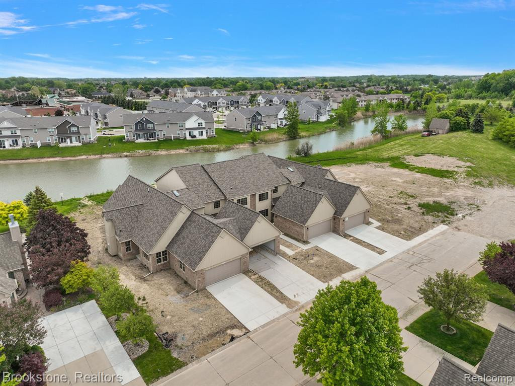 46710 EMERALD CREEK Drive, Shelby Twp, MI 48315 — Photo 2