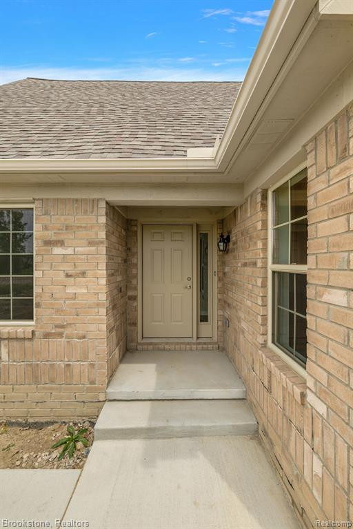 46710 EMERALD CREEK Drive, Shelby Twp, MI 48315 — Photo 12