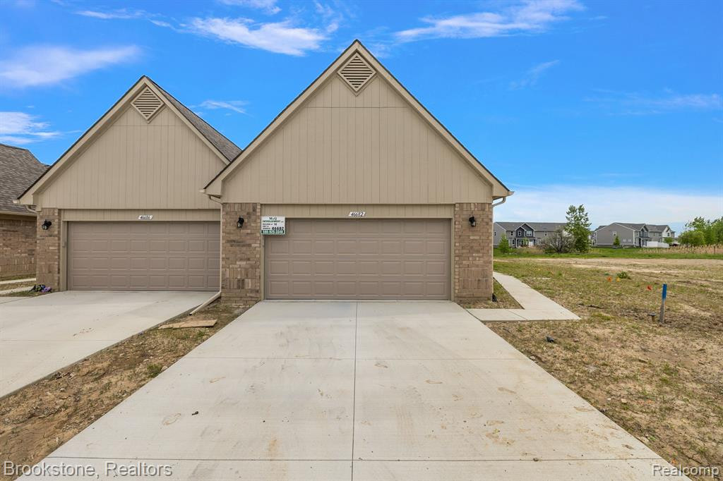 46710 EMERALD CREEK Drive, Shelby Twp, MI 48315 — Photo 13