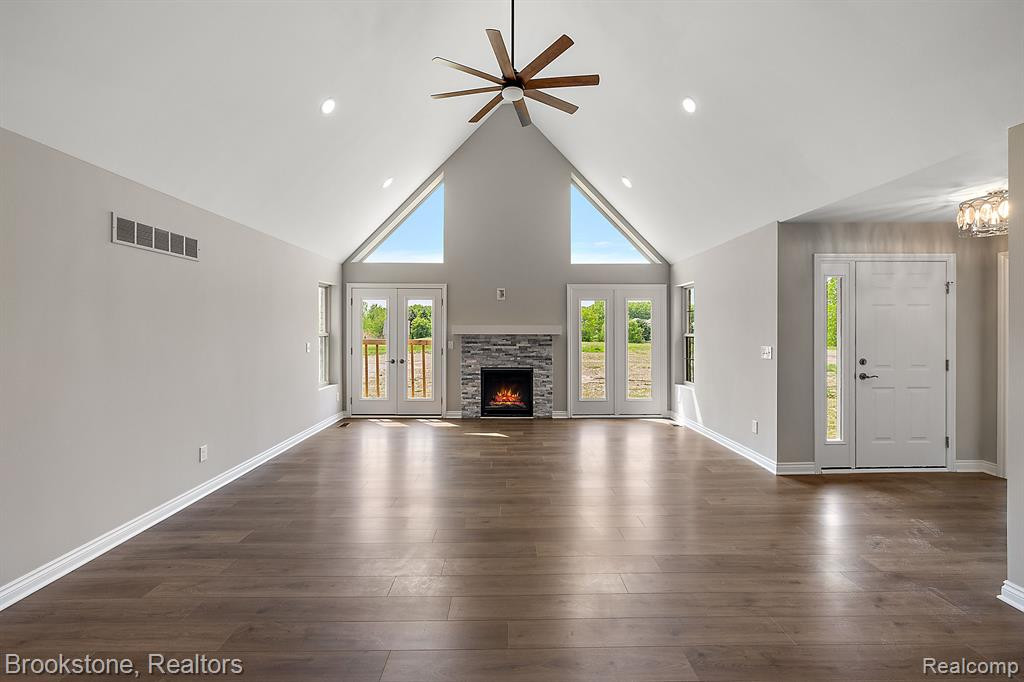 46710 EMERALD CREEK Drive, Shelby Twp, MI 48315 — Photo 16