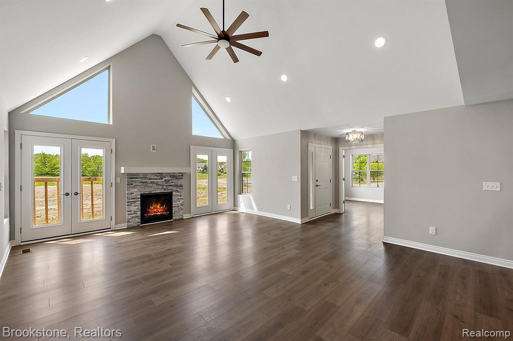 46710 EMERALD CREEK Drive, Shelby Twp, MI 48315 — Photo 17