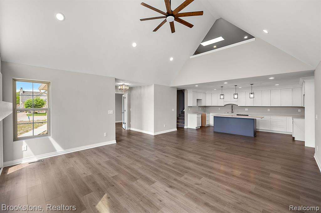 46710 EMERALD CREEK Drive, Shelby Twp, MI 48315 — Photo 18