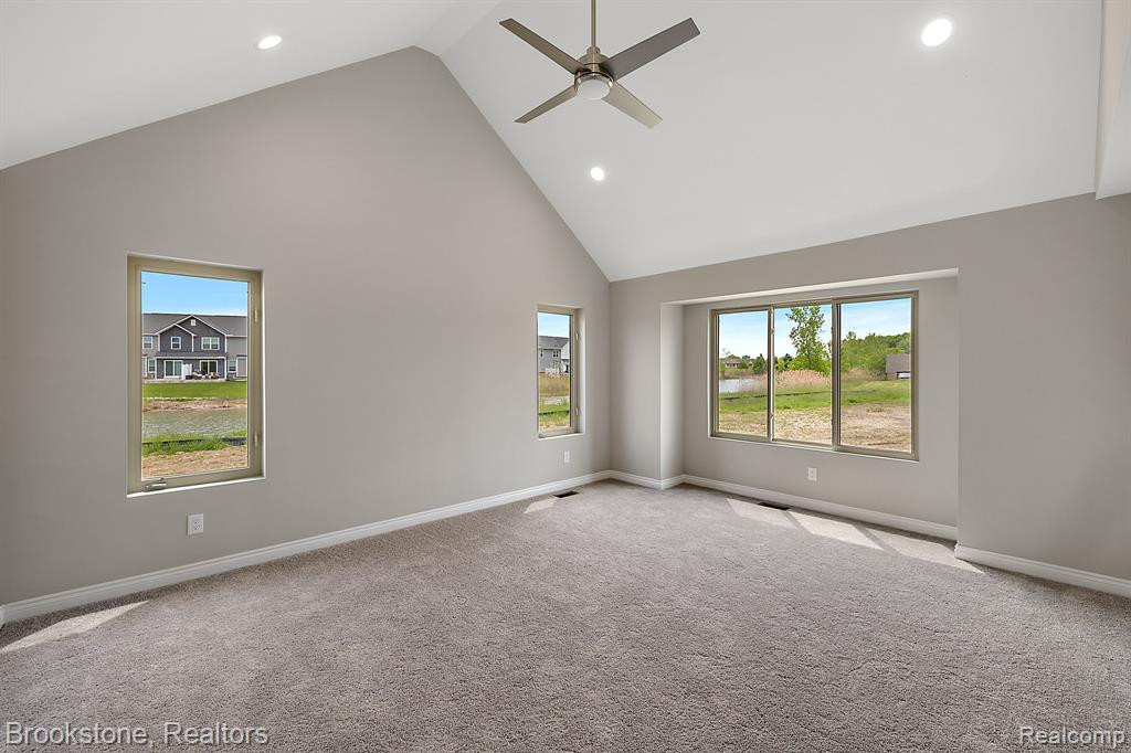 46710 EMERALD CREEK Drive, Shelby Twp, MI 48315 — Photo 24
