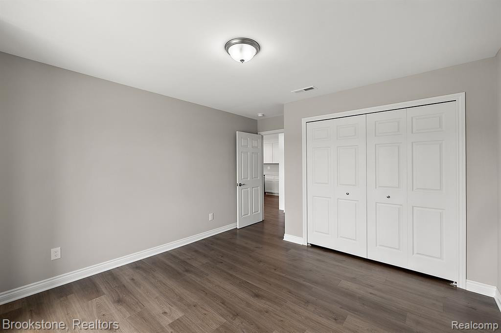 46710 EMERALD CREEK Drive, Shelby Twp, MI 48315 — Photo 30