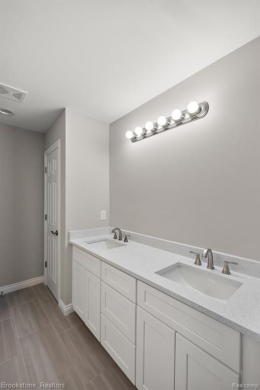 46710 EMERALD CREEK Drive, Shelby Twp, MI 48315 — Photo 31