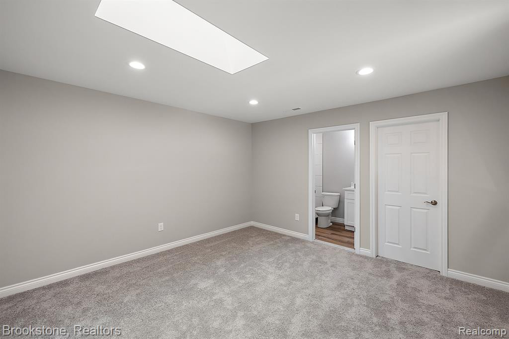 46710 EMERALD CREEK Drive, Shelby Twp, MI 48315 — Photo 36