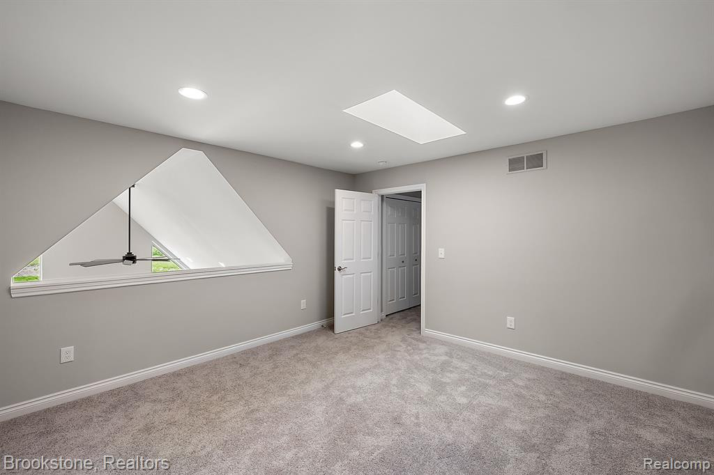46710 EMERALD CREEK Drive, Shelby Twp, MI 48315 — Photo 37