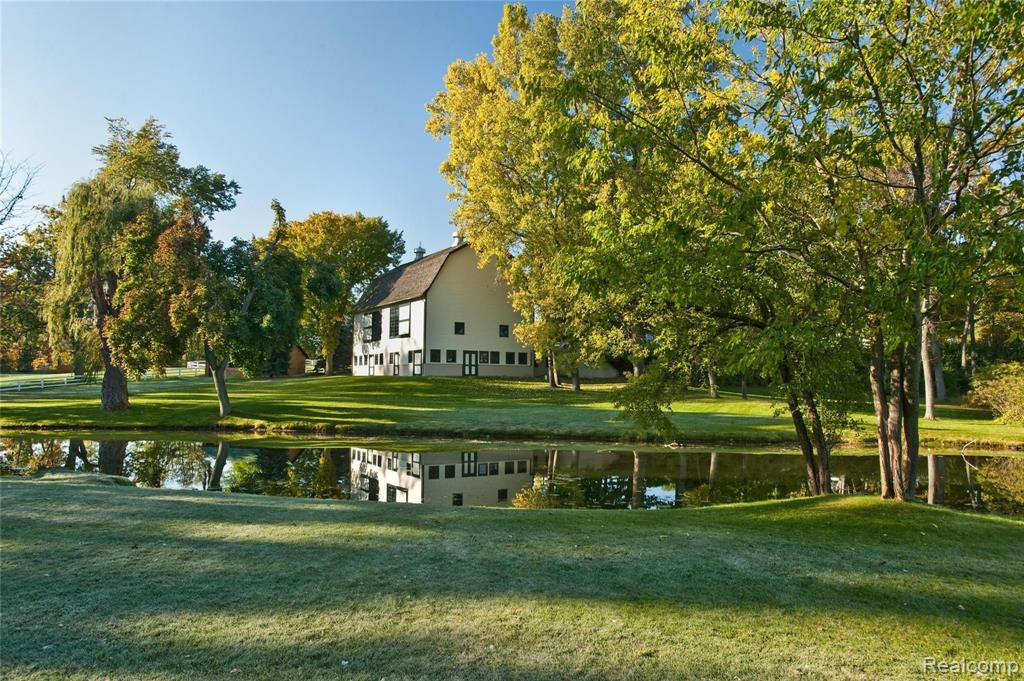 2670 Turtle Lake Drive, Bloomfield Hills, MI 48302 — Photo 10