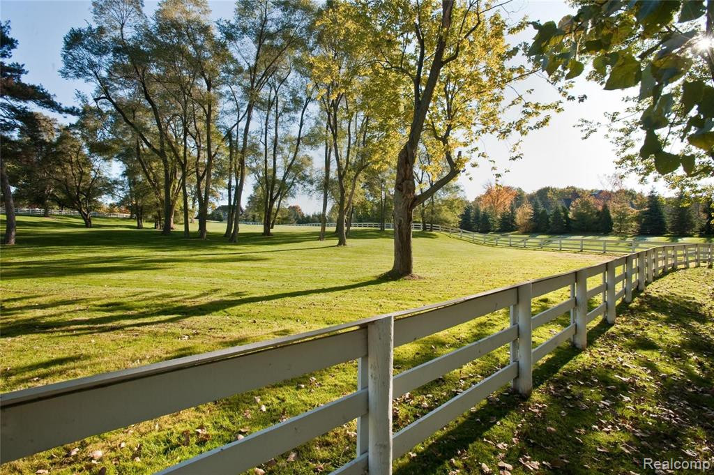 2670 Turtle Lake Drive, Bloomfield Hills, MI 48302 — Photo 15
