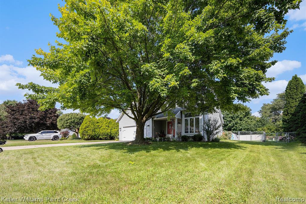 5063 JUNE Drive, Almont, MI 48003 — Photo 2