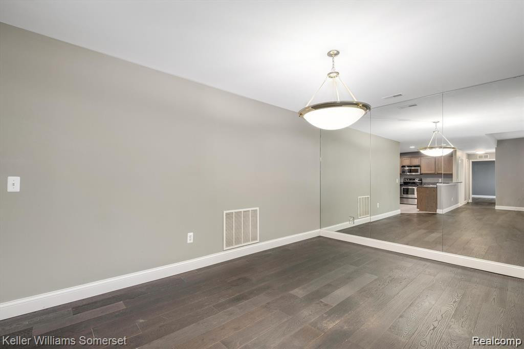5643 TWIN OAKS Drive, 159, Sterling Heights, MI 48314 — Photo 12