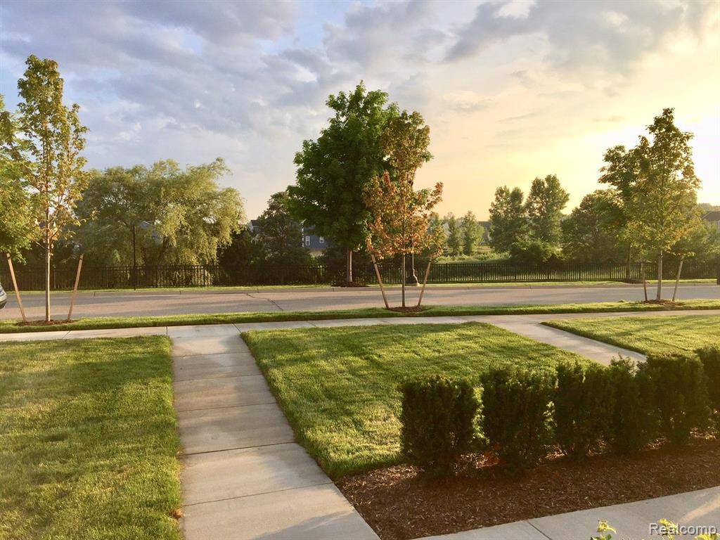 3135 CHAMBERS W, Wixom, MI 48393 — Photo 3