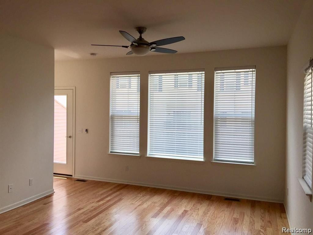 3135 CHAMBERS W, Wixom, MI 48393 — Photo 5