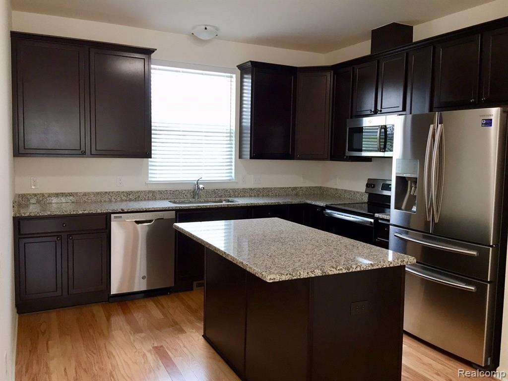 3135 CHAMBERS W, Wixom, MI 48393 — Photo 7