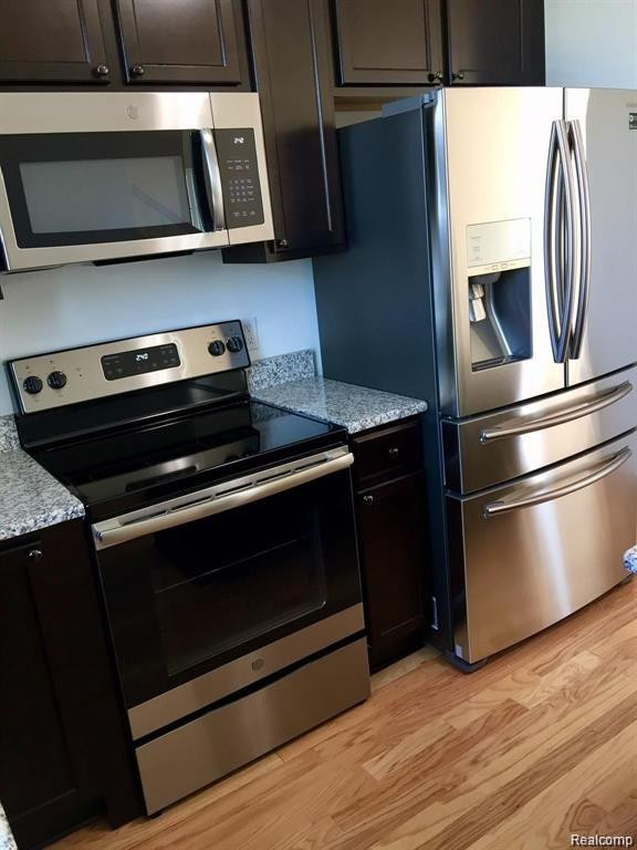 3135 CHAMBERS W, Wixom, MI 48393 — Photo 8
