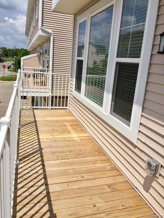 3135 CHAMBERS W, Wixom, MI 48393 — Photo 14