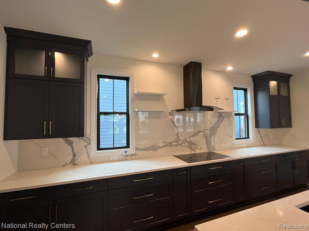 525 W ANN ARBOR Trail, Plymouth, MI 48170 — Photo 4