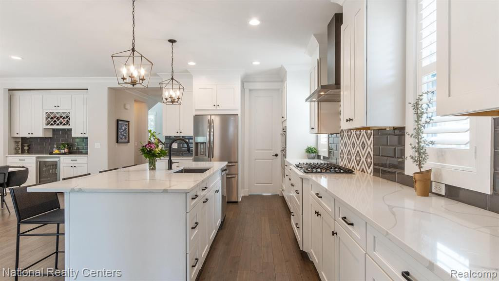 525 W ANN ARBOR Trail, Plymouth, MI 48170 — Photo 11