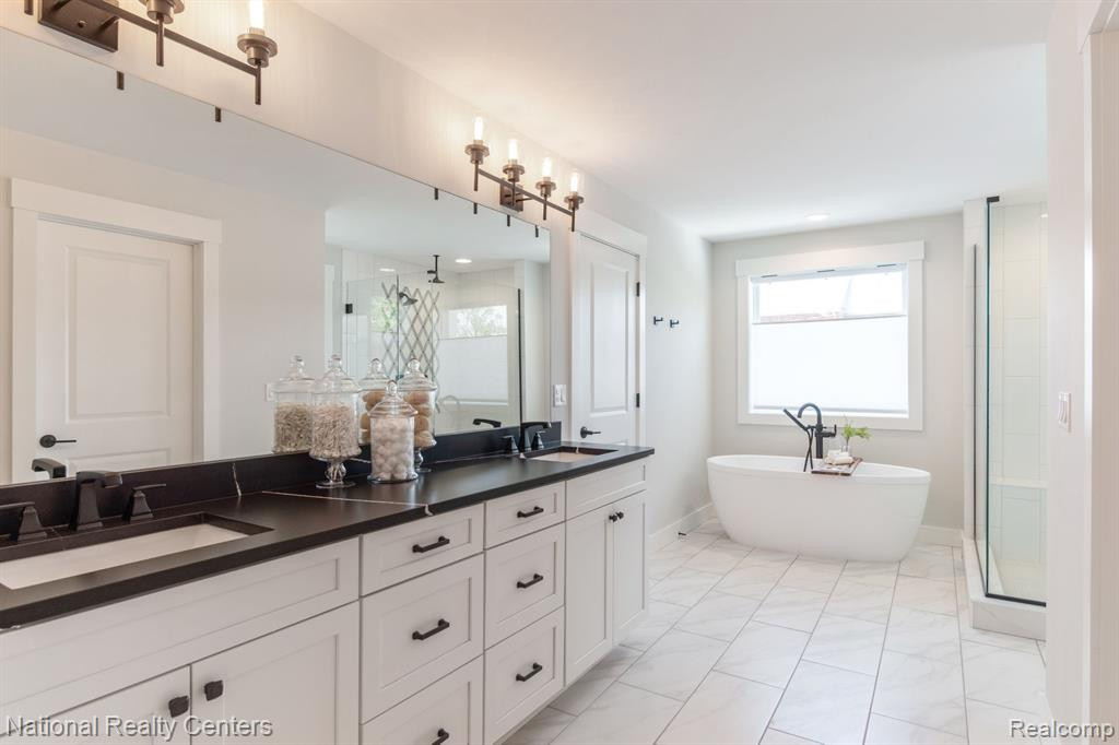 525 W ANN ARBOR Trail, Plymouth, MI 48170 — Photo 15