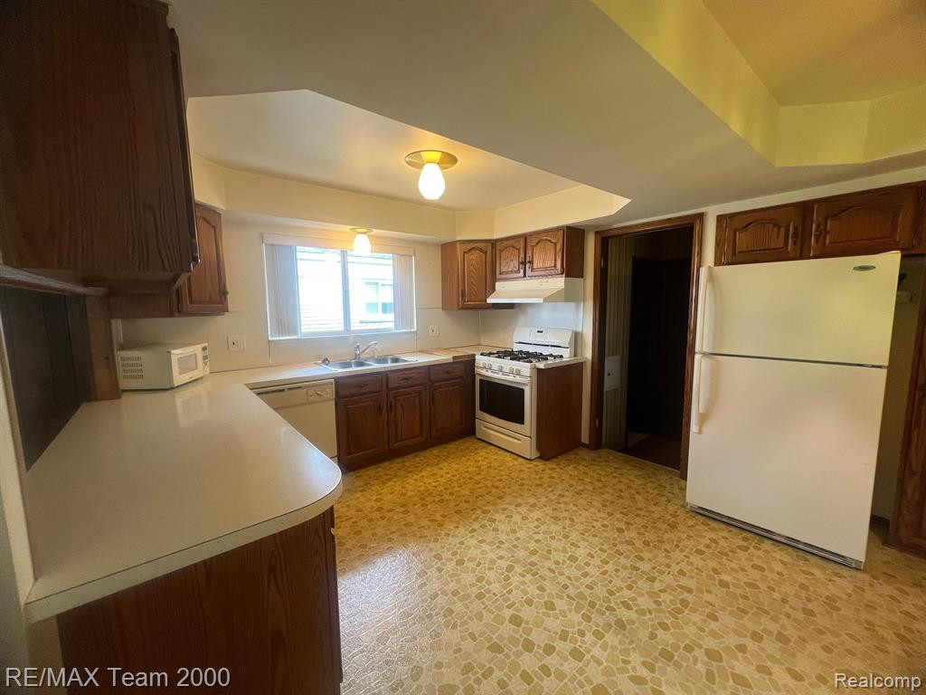 6499 CAMBRIDGE Street, Dearborn Heights, MI 48127 — Photo 11