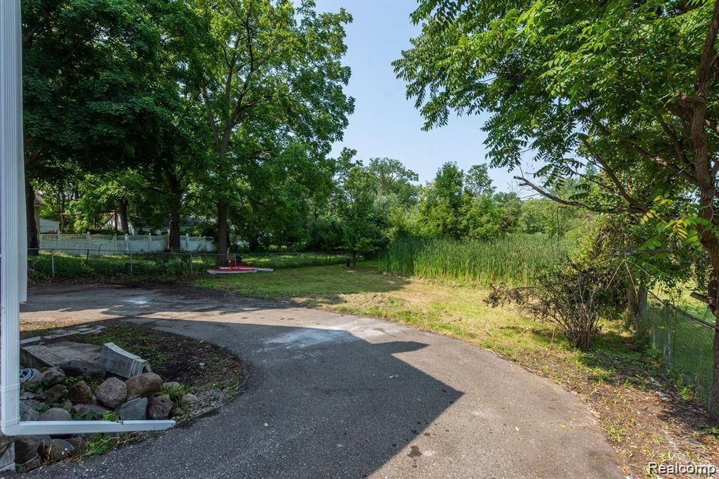 307 N SAGINAW Street, Holly, MI 48442 — Photo 3