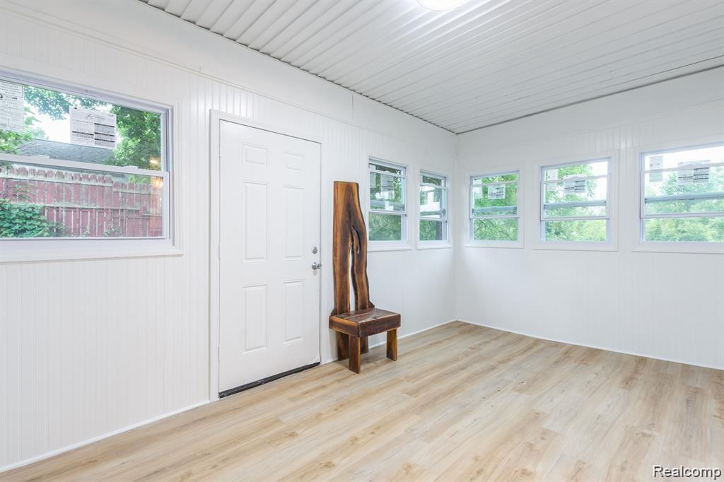 307 N SAGINAW Street, Holly, MI 48442 — Photo 5