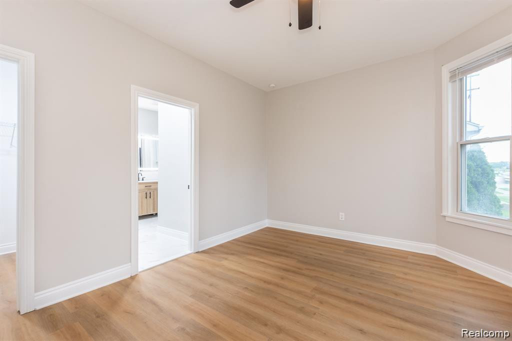 307 N SAGINAW Street, Holly, MI 48442 — Photo 9