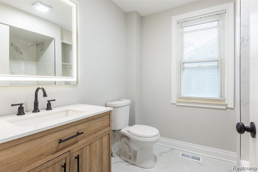 307 N SAGINAW Street, Holly, MI 48442 — Photo 14